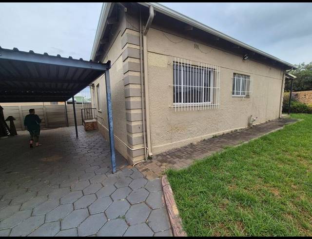 3 BEDROOM HOUSE FOR SALE IN FLORENTIA